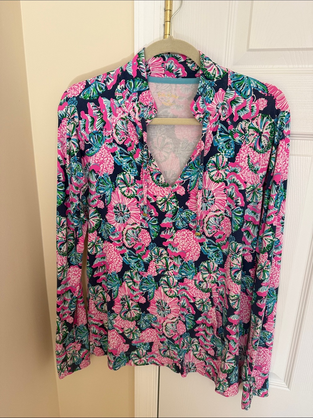 💕💕Lilly Pulitzer Oyster Bay Navy Floral V-Neck Long Sleeve Top with Pink & Green